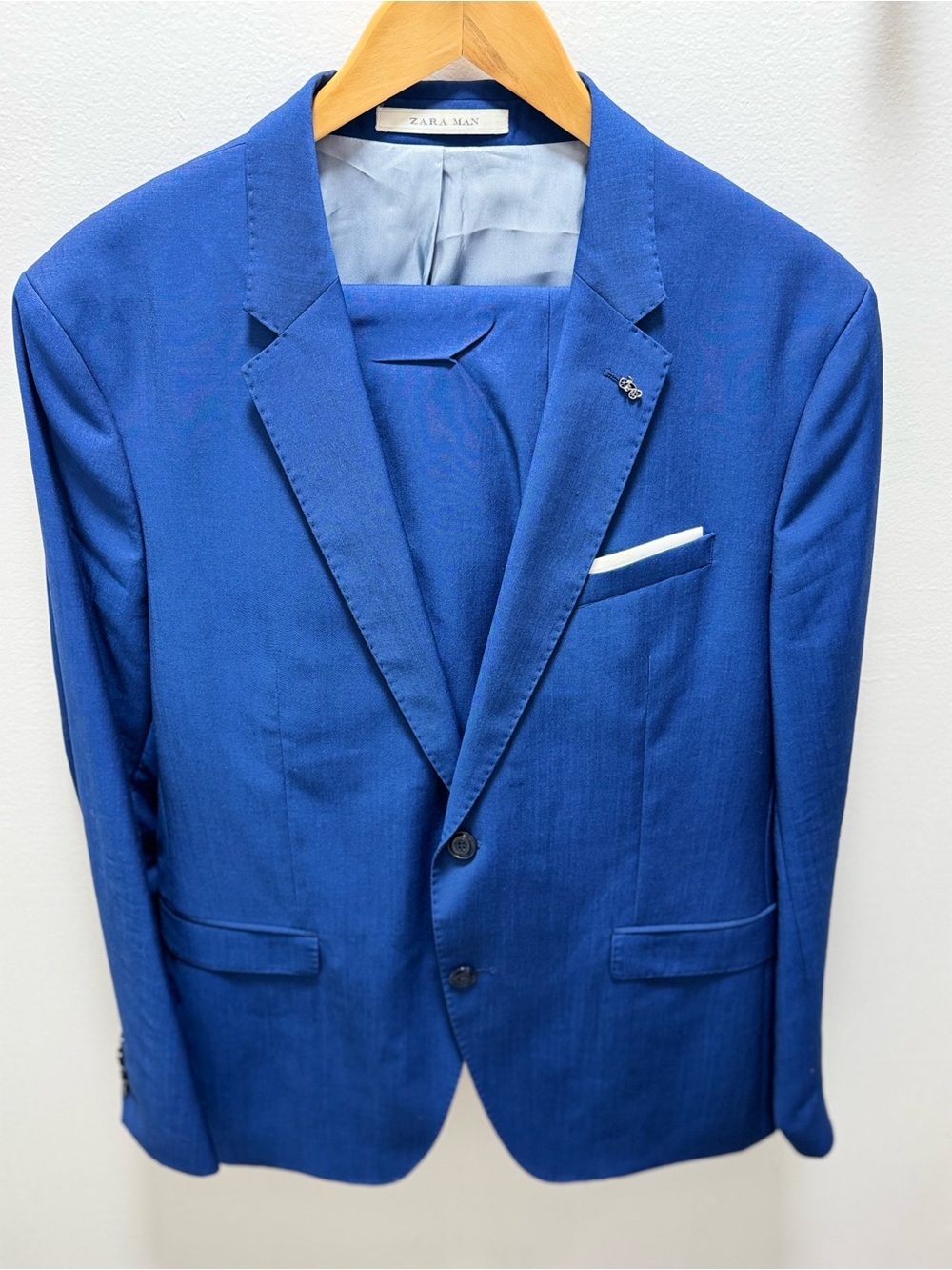 Zara Blue Men's Two-Button Blazer with Chest Pocket Square